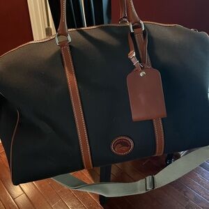 Unisex extra large weekender bag.